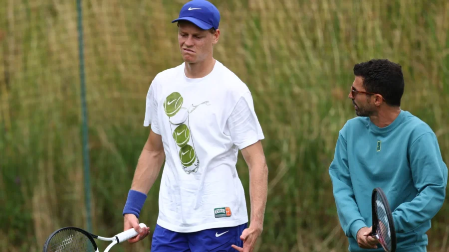 Jannik Sinner y Vagnozzi, sorprendidos por la derrota en Roland Garros