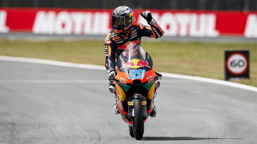 Moto3, la carrera de Assen termina antes de tiempo por una caída, José Antonio Rueda gana