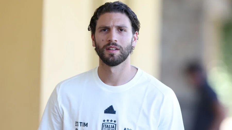 Manuel Locatelli, obligado a abandonar la concentración de Italia