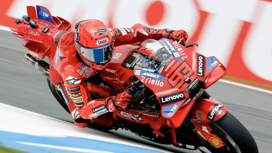MotoGP, GP de Holanda: Marc Márquez domina el sprint, 5º Bagnaia