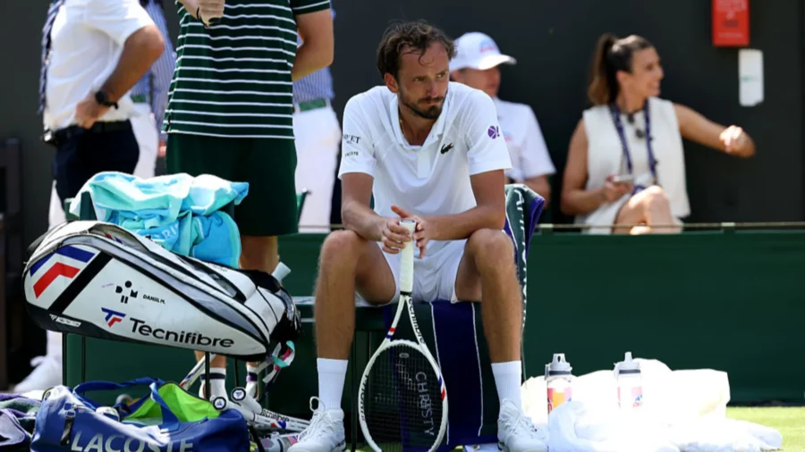Wimbledon, Daniil Medvedev, Stefanos Tsitsipas y Holger Rune fuera de inmediato