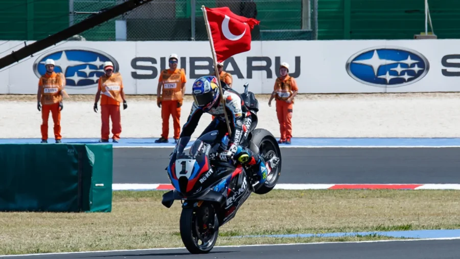 Toprak Razgatlioglu se lleva la victoria en Misano