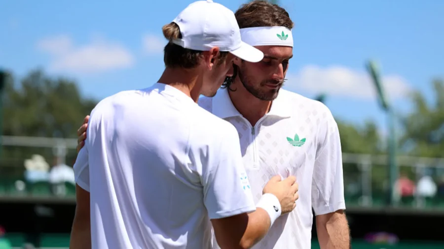 Wimbledon, Stefanos Tsitsipas y Holger Rune levantan la bandera blanca