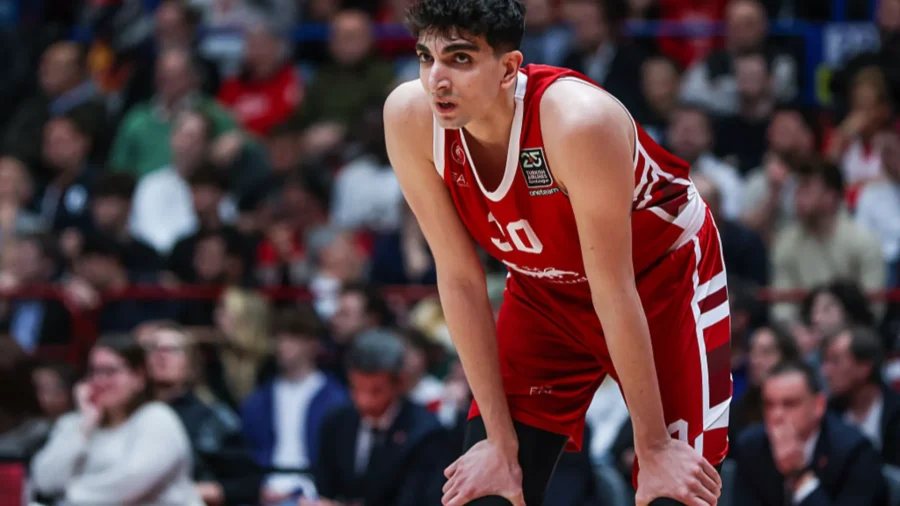 Guglielmo Caruso reaparece en Nápoles tras su despedida del Olimpia Milano