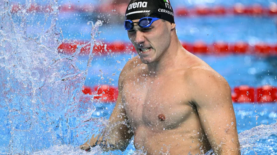 Simone Cerasuolo rey de los 50 braza, Pellacani y Santoro también oro