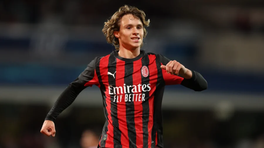 El Milan roza el doblete: apabullante Perth Glory; Comotto, de 17 años, también marca