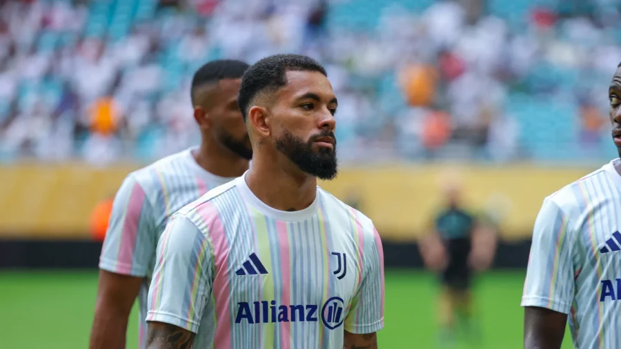 Juventus, Douglas Luiz se rebela: multa en camino