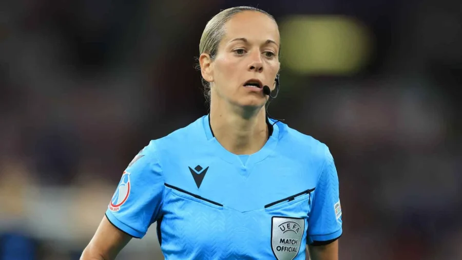 Quién es Ivana Martincic, la árbitra que cometió tantos errores en el Inglaterra-Italia