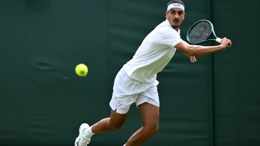 Lorenzo Sonego habla con Jannik Sinner y Matteo Berrettini