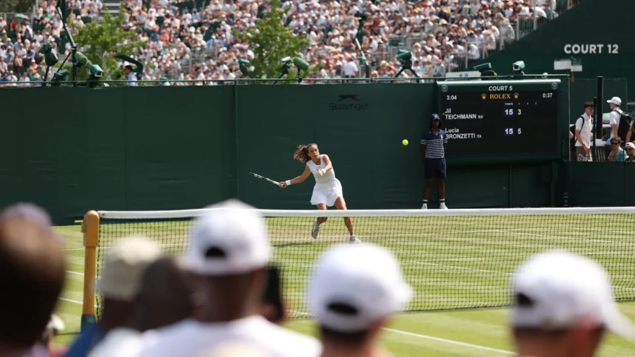 Lucia Bronzetti recupera la sonrisa en Wimbledon