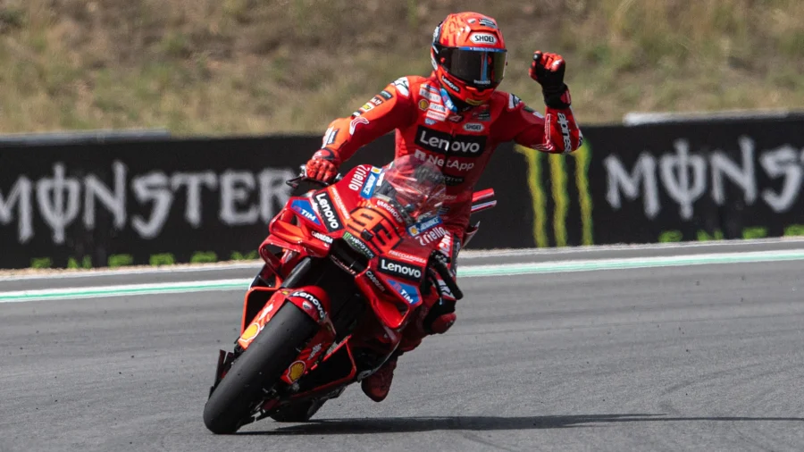MotoGp, Brno: Marc Márquez vuelve a ganar, Bezzecchi excelente segundo. Bagnaia fuera del podio