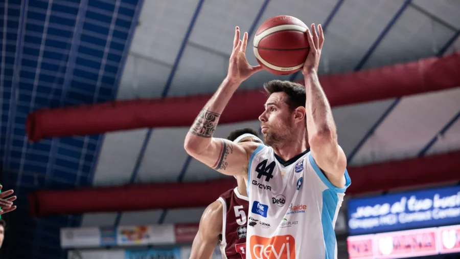 Un ex Pesaro y Napoli para Estra Pistoia