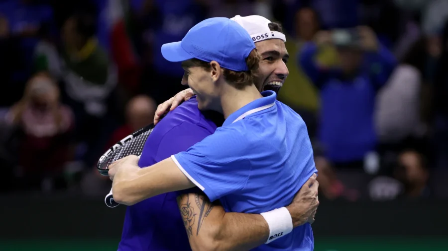 Jannik Sinner echa una mano a Matteo Berrettini, golpe en Montecarlo
