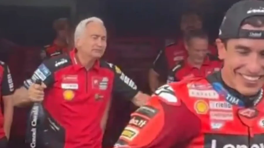 Ducati, el baile de Tardozzi con Marc Márquez incendia las redes sociales