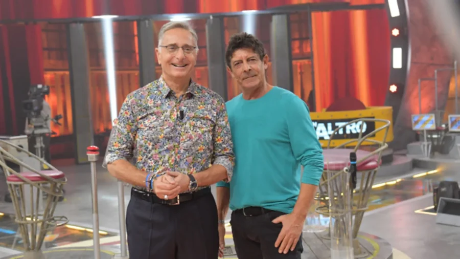 Volver "¡Avanti un altro!": Laura Cremaschi, Claudia Ruggeri y Maria Mazza con Bonolis y Laurenti