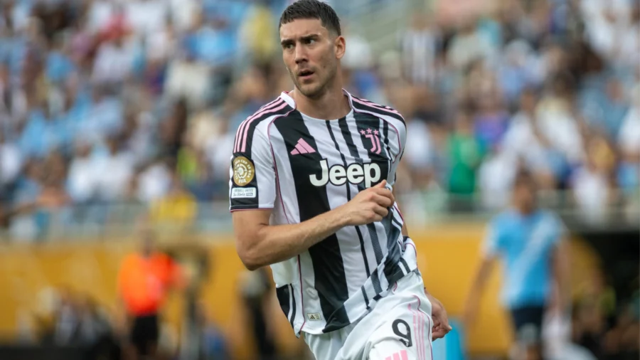 Calciomercato Milan, nuevos contactos para Vlahovic: la Juventus, interesada en un jugador rossonero