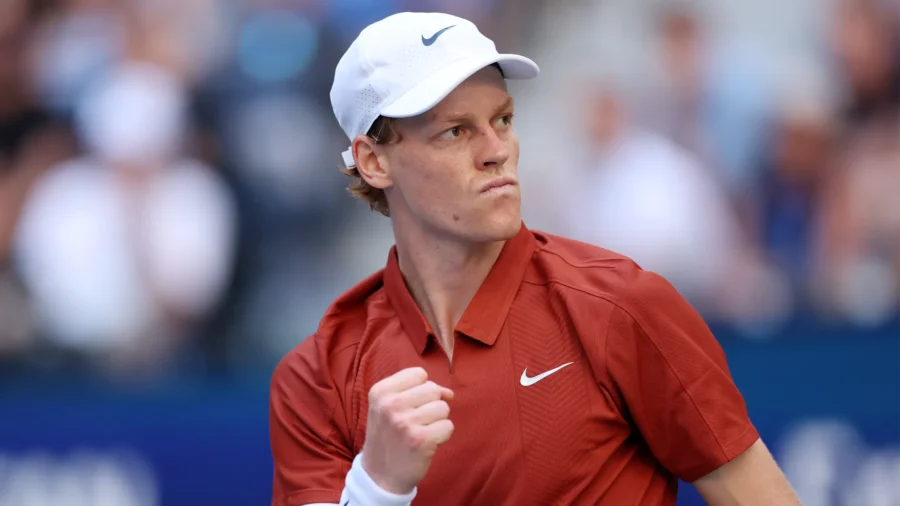 US Open, Jannik Sinner cede un set pero domina a Denis Shapovalov y pasa a octavos de final