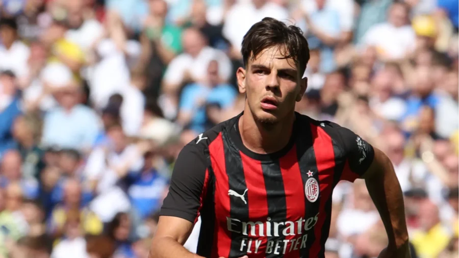 Milan: presentación de todos los nuevos fichajes en San Siro antes del partido contra el Bari