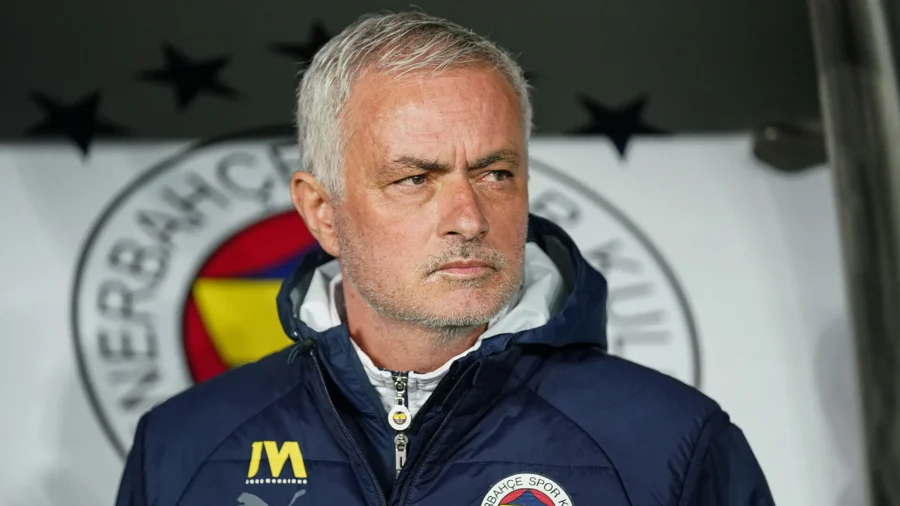 José Mourinho de blanco con la manita del Benfica, Bodo/Glimt