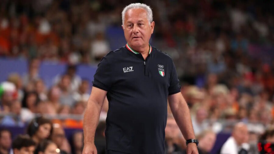 Julio Velasco carga contra la Azzurra antes de los octavos de final del Mundial