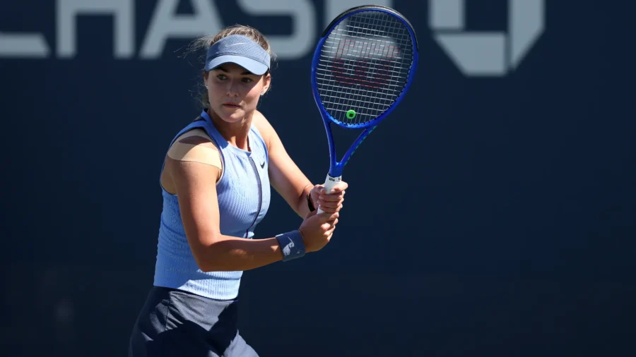 Anna Kalinskaya sonríe en el US Open tras un gran susto