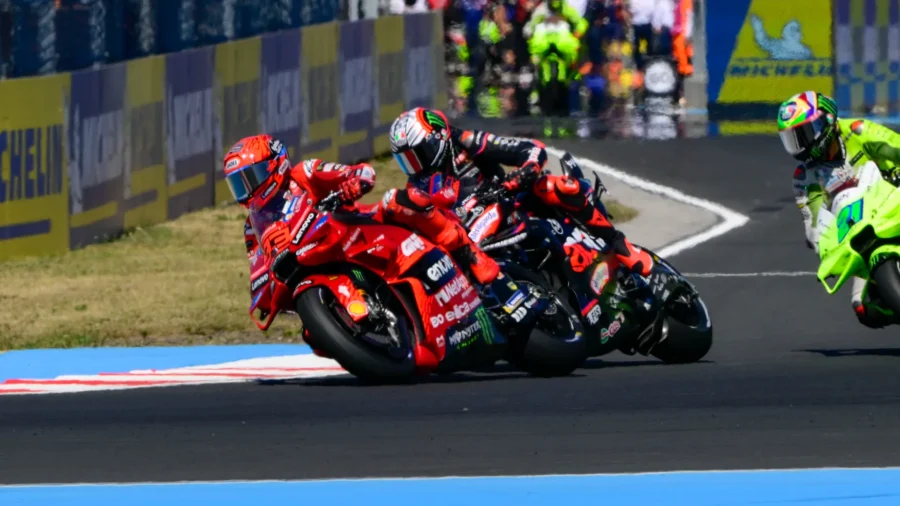 MotoGP Hungría: Marc Márquez domina, Bezzecchi en el podio. Bagnaia se reencuentra con el Top 10