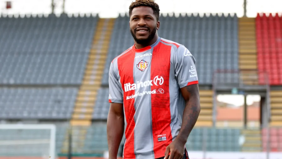 El Cremonese, a la espera de Jamie Vardy, también hace oficial la llegada de Faris Moumbagna