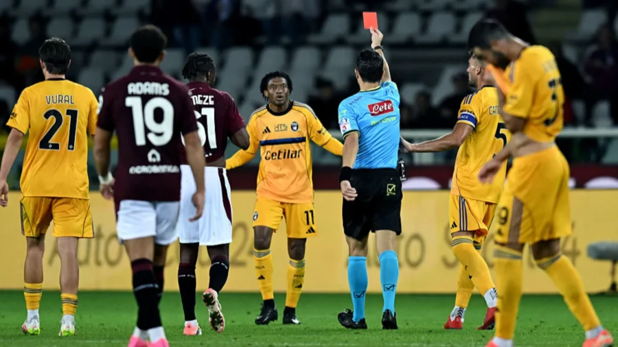 Gran celebración en Turín por la expulsión de Juan Cuadrado