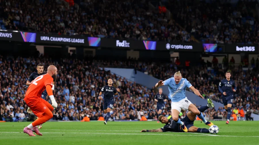 Di Lorenzo deja al Nápoles con 10 y cae ante el Manchester City