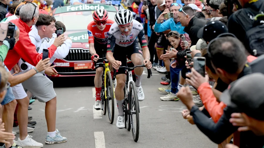 Vuelta, João Almeida vence a Jonas Vingegaard en un gran duelo en el Angliru