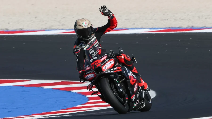 MotoGP, pole en casa para Marco Bezzecchi. Marc Márquez en la segunda fila, Pecco Bagnaia octavo.