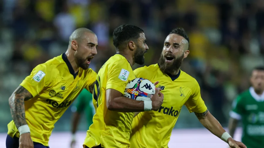 Serie B, el Módena se queda solo en cabeza