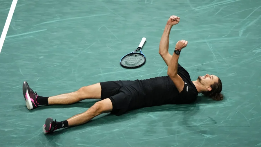 En París, Alexander Zverev superó a Daniil Medvedev y alcanzó las semifinales con Jannik Sinner