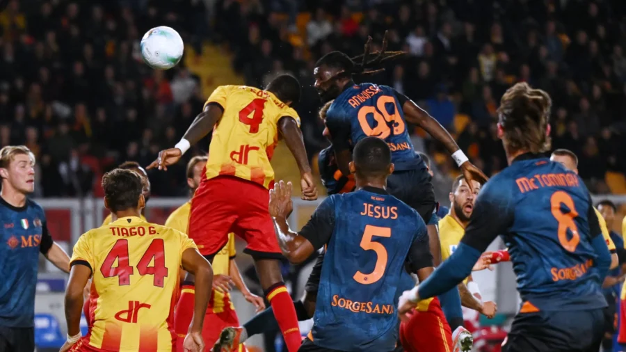 Anguissa arrastra al Nápoles ante el Lecce, Camarda falla un penalti