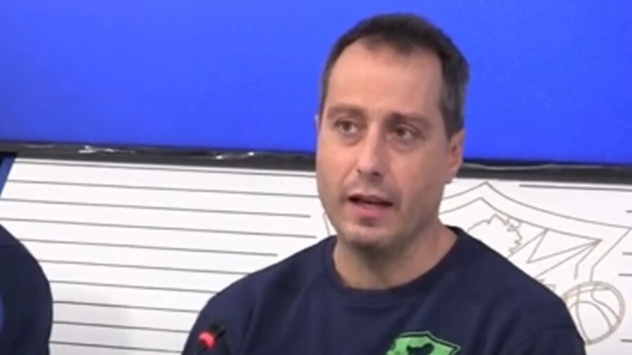 Massimo Bulleri tira de las orejas a su equipo para la fase defensiva