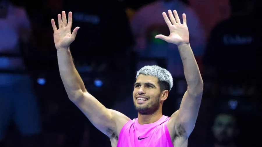 Carlos Alcaraz arrasa a Fritz: está en la final del Six Kings Slam