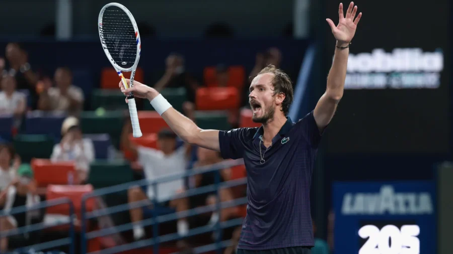 Daniil Medvedev está de vuelta: derrotado De Minaur, está en semifinales en Shanghai