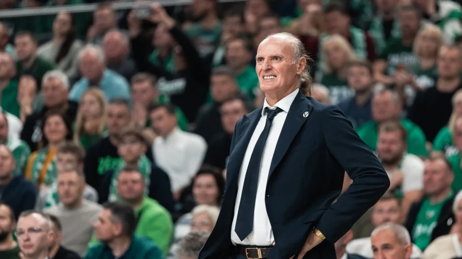 Dusko Ivanovic exultante tras el descanso y el cambio de estadio