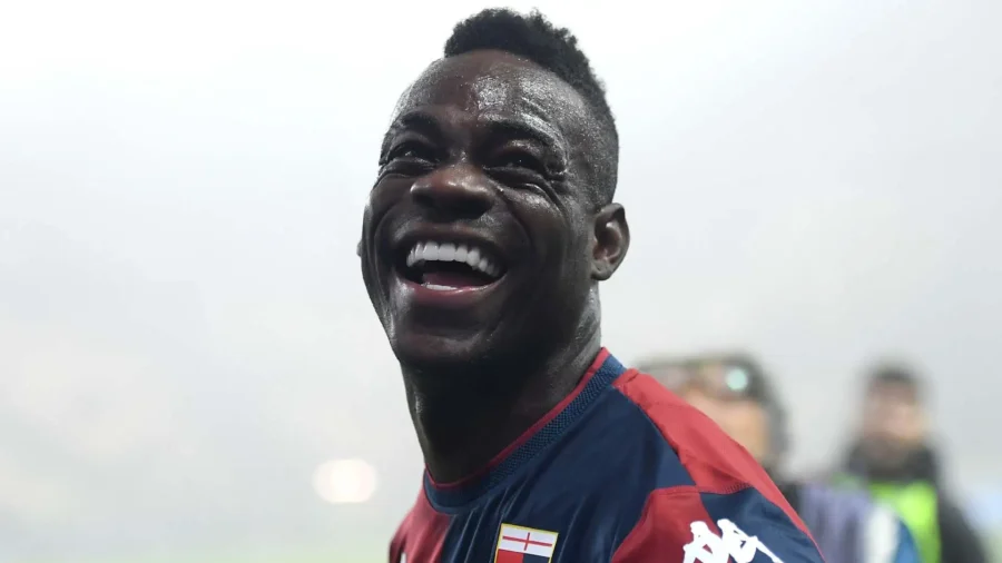 Cagliari, la afición dividida sobre Mario Balotelli