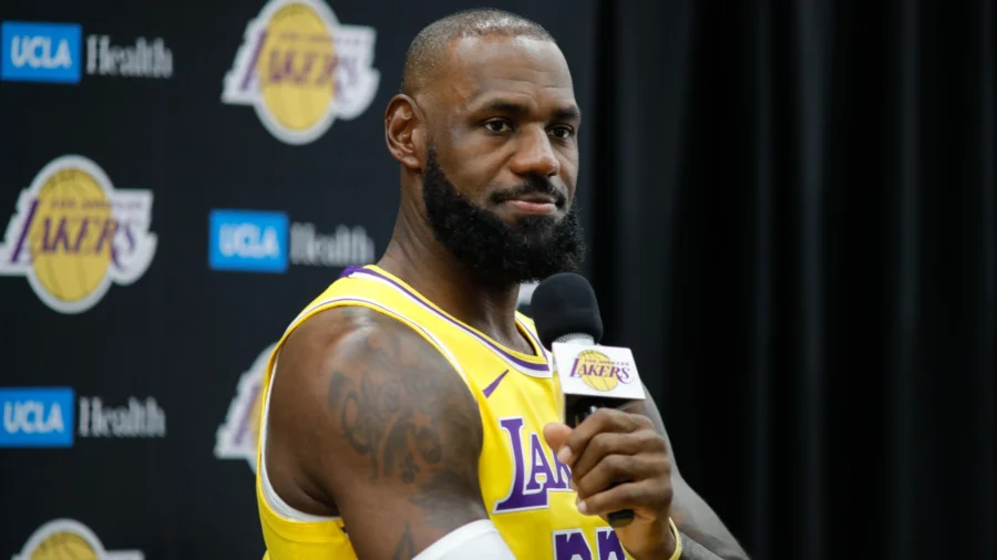 LeBron James se bebe a todos los fans