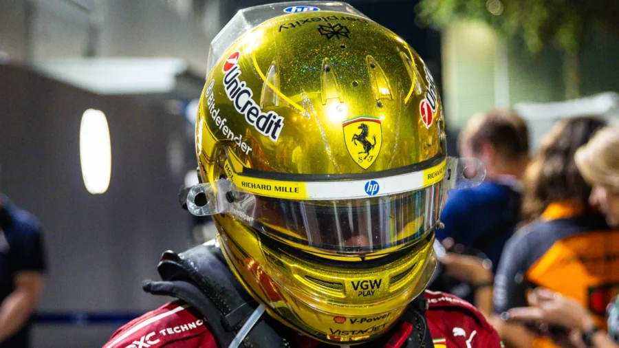 Ferrari, llueve sobre mojado: Lewis Hamilton sancionado