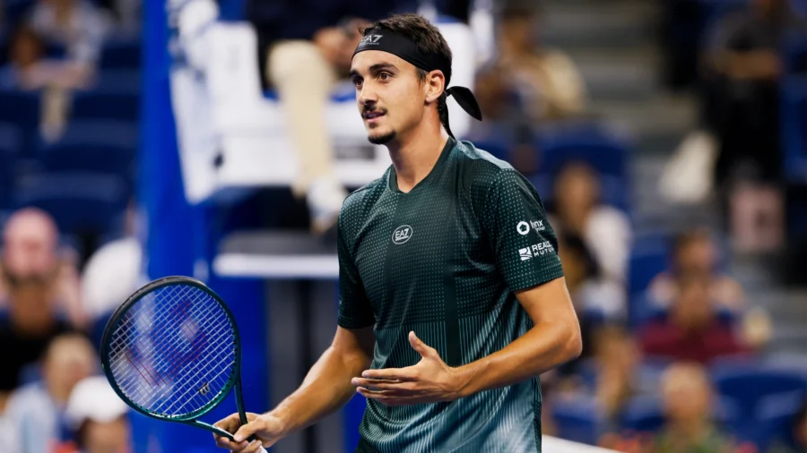 Masters 1000 de París, Sonego supera el primer obstáculo y gana el derbi con Musetti
