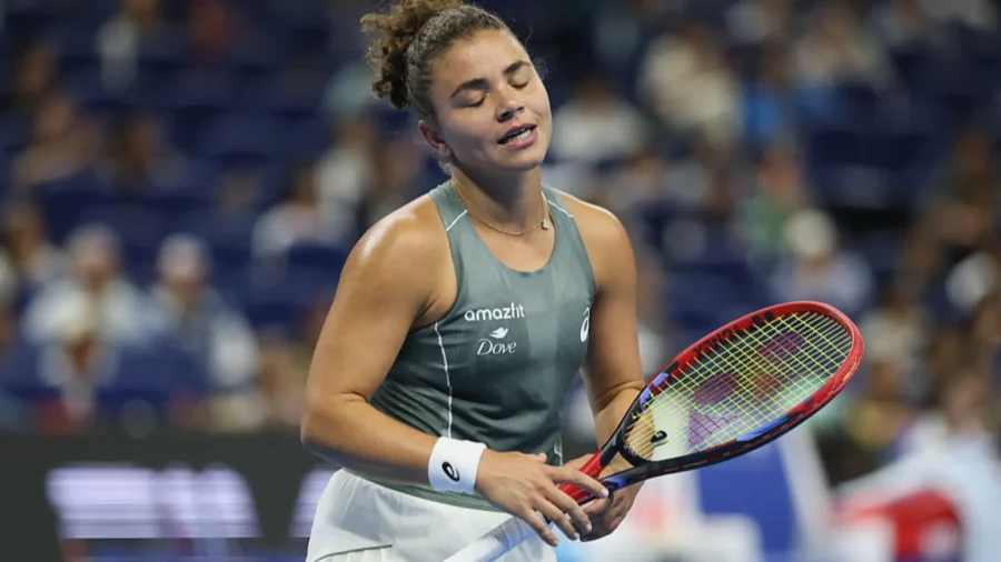 Jasmine Paolini no imita a Jannik Sinner, sin semifinales en Pekín