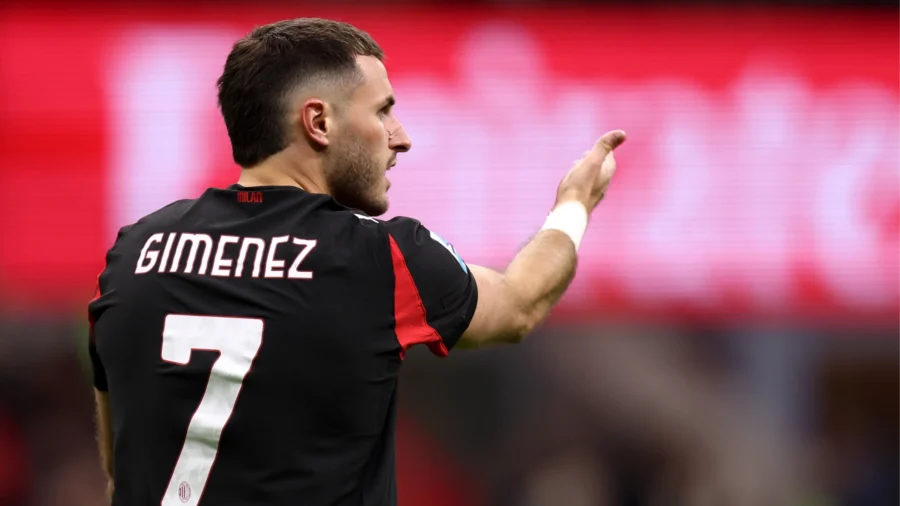 Milan: Santi Giménez sigue atascado en el puesto, los números no mienten