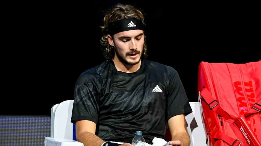 Stefanos Tsitsipas, otro abandono: el desafío en Arabia Saudí con Jannik Sinner está ahora en duda