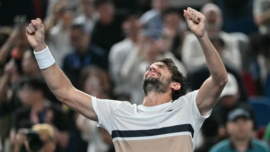 Cuento de hadas con final feliz para Valentin Vacherot: triunfó en Shanghai, venciendo a su primo Arthur Rinderknech