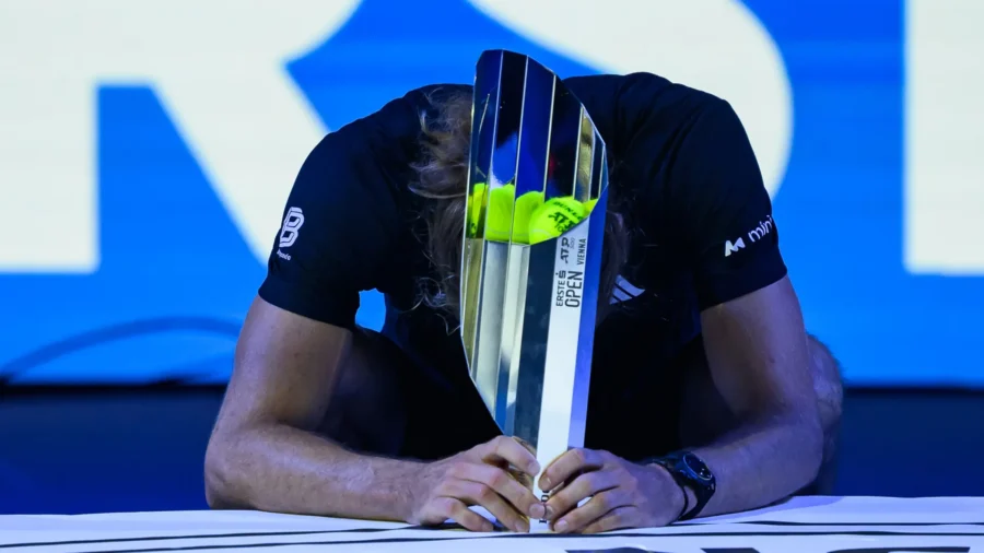 Alexander Zverev no se contiene tras su derrota ante Jannik Sinner