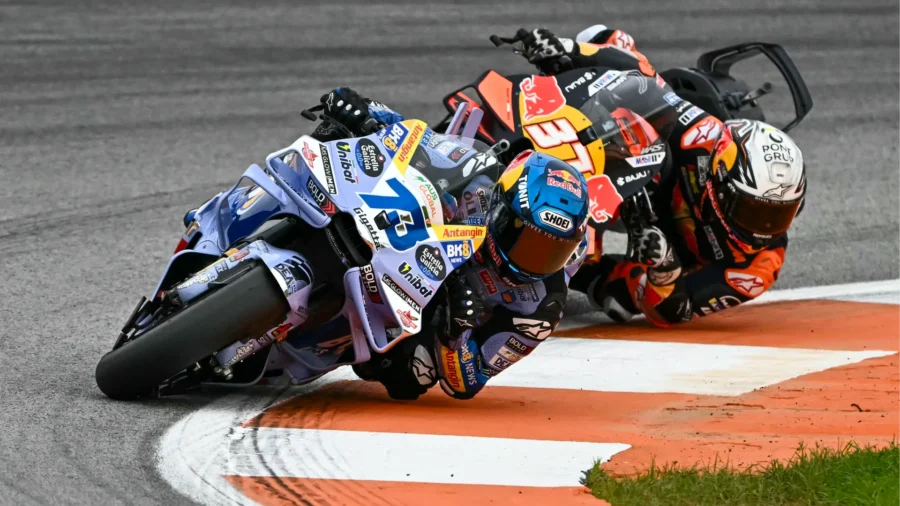 MotoGP Valencia: Alex Márquez triunfa, Bezzecchi comete un error en la salida. Pesadilla Bagnaia