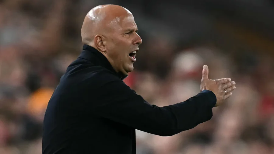 Mercado: Arne Slot no se siente en peligro, pero el Liverpool mira a su alrededor