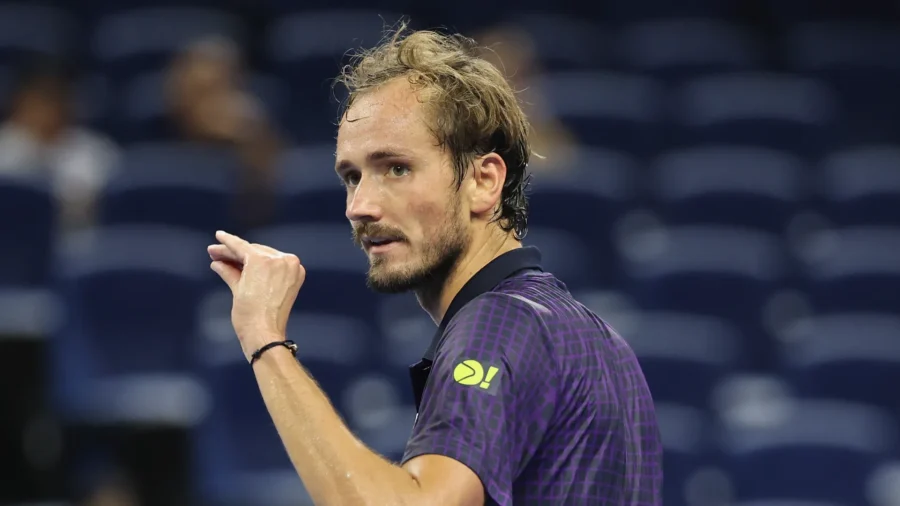 Daniil Medvedev sin frenos ante Jannik Sinner y Carlos Alcaraz